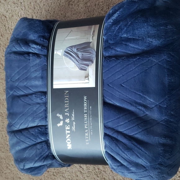 Monte & Jarden Other - New throw blanket